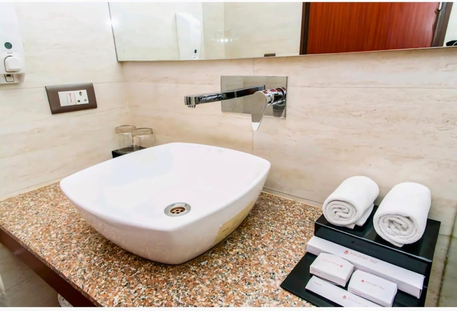 Glace Near International Airport Hotel 4*