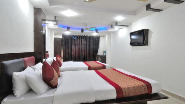 Glace Near International Airport 4*